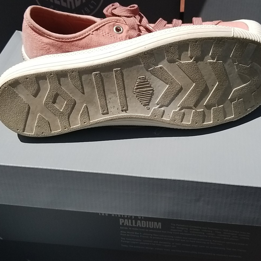Sneakers - Picture 3 of 4